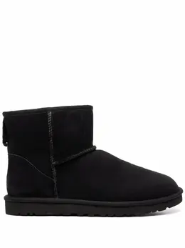 UGG: Чёрные ботинки  Classic Mini II