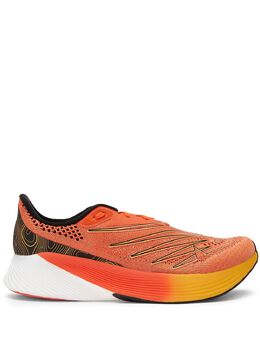 New Balance: Оранжевые кроссовки  FuelCell
