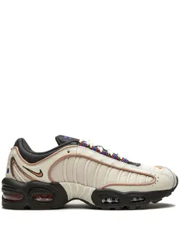 Nike: Красные кроссовки  Air Max Tailwind 4