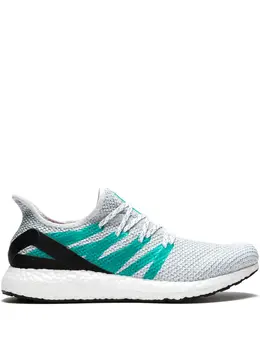 adidas: Двухцветные кроссовки  AM4LDN