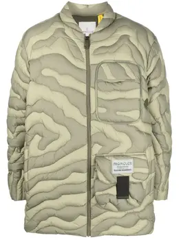 Moncler: Зелёная куртка 
