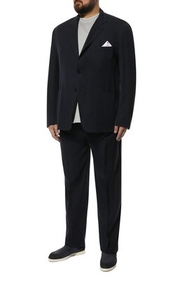Kiton: Тёмный костюм 