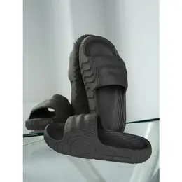 adidas: Чёрные шлёпанцы 