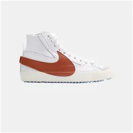 NIKE: Белые кроссовки  Blazer