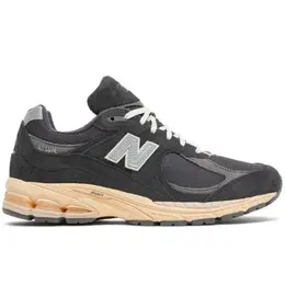 New Balance: Серые кроссовки  2002R