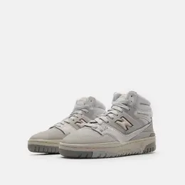 New Balance: Серые кроссовки 