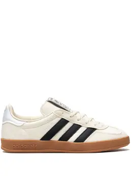 adidas: Белые кроссовки  Gazelle Indoor
