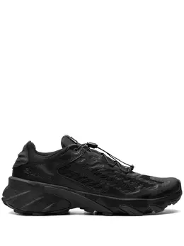 Salomon: Чёрные кроссовки 