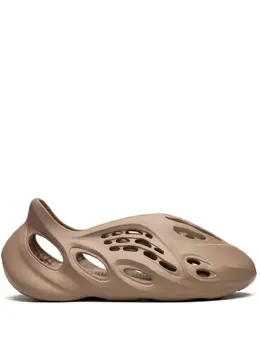 adidas Yeezy: Кроссовки 