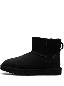 UGG: Чёрные ботинки  Classic Mini II