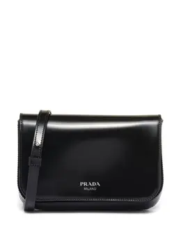 Prada: Чёрная сумка 