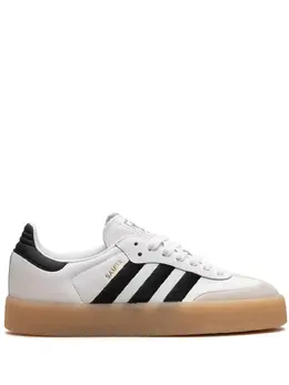 adidas: Белые кроссовки 
