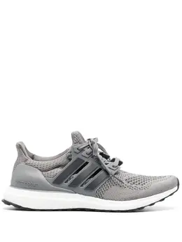 adidas: Белые кроссовки  UltraBoost