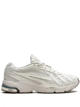 adidas: Белые кроссовки 