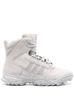 Y-3: Светлые кроссовки 