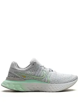 Nike: Светлые кроссовки  React Infinity Run