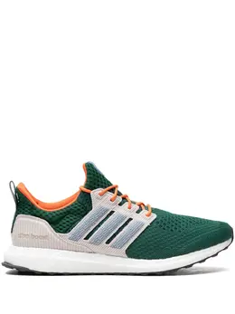 adidas: Тёмные кроссовки  UltraBoost