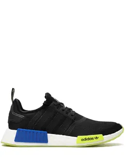 adidas: Чёрные кроссовки  NMD_R1