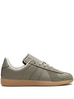 adidas: Кроссовки цвета хаки 
