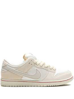Nike: Светлые кроссовки  SB Dunk Low