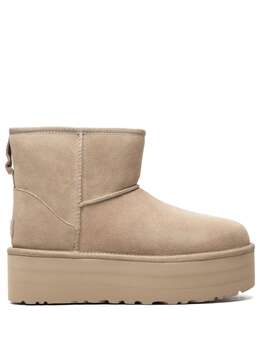 UGG: Бежевые ботинки  Classic Mini