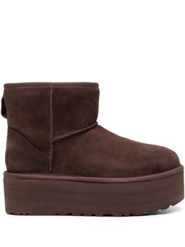 UGG: Коричневые ботинки  Classic Mini