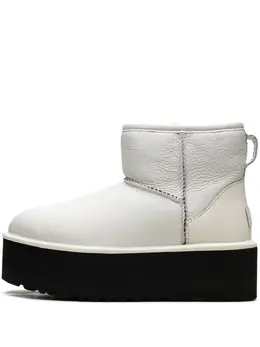 UGG: Белые ботинки  Classic Mini