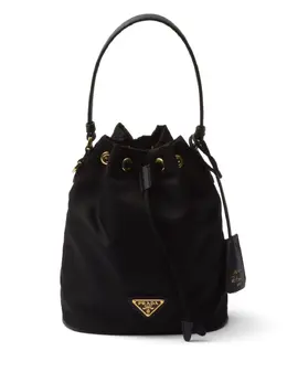 Prada: Чёрная сумка 