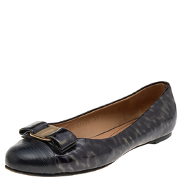 Salvatore Ferragamo: Двухцветные балетки  Vara Bow