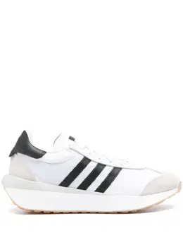 adidas: Белые кроссовки 