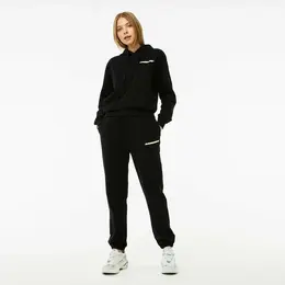 LACOSTE: Чёрные брюки 