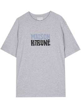 Maison Kitsuné: Футболка с принтом 