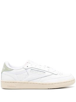 Reebok: Белые кроссовки  Club C 85