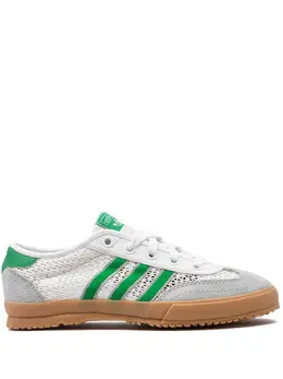 adidas: Белые кроссовки 