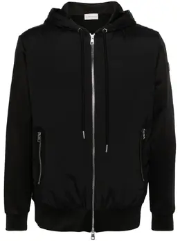Moncler: Чёрная куртка 