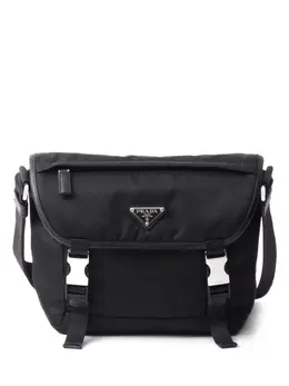 Prada: Чёрная сумка 