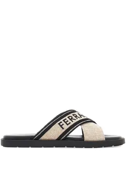 Ferragamo: Светлые сандалии 