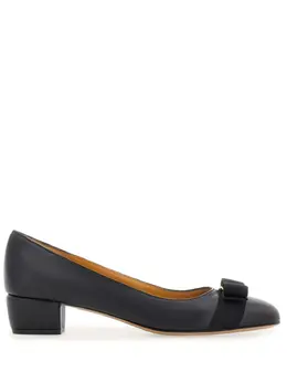 Ferragamo: Чёрные туфли  Vara