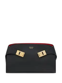 Ferragamo: Чёрная сумка через плечо 
