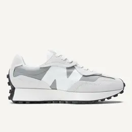 New Balance: Бежевые кроссовки 