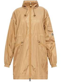 Moncler: Бежевый пуховик 