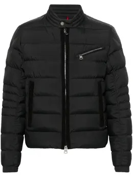 Moncler: Чёрная куртка 