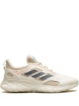 adidas: Белые кроссовки  Boost