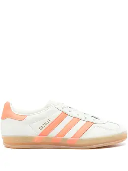 adidas: Белые кроссовки  Gazelle Indoor