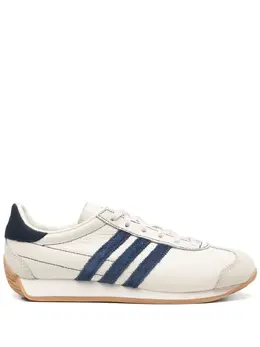 adidas: Белые кроссовки 