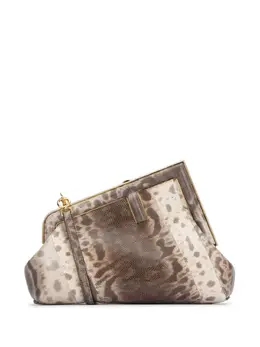 FENDI: Коричневый клатч  First