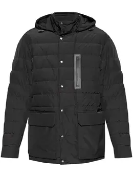 Moncler: Чёрное пальто 