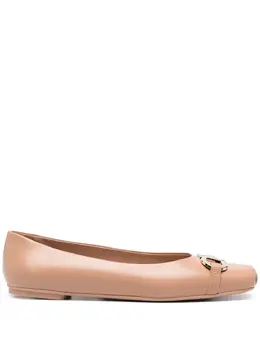 Ferragamo: Светлые балетки  Gancini