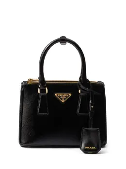 Prada: Чёрная сумка 