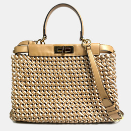 Fendi: Коричневая сумка  Peekaboo